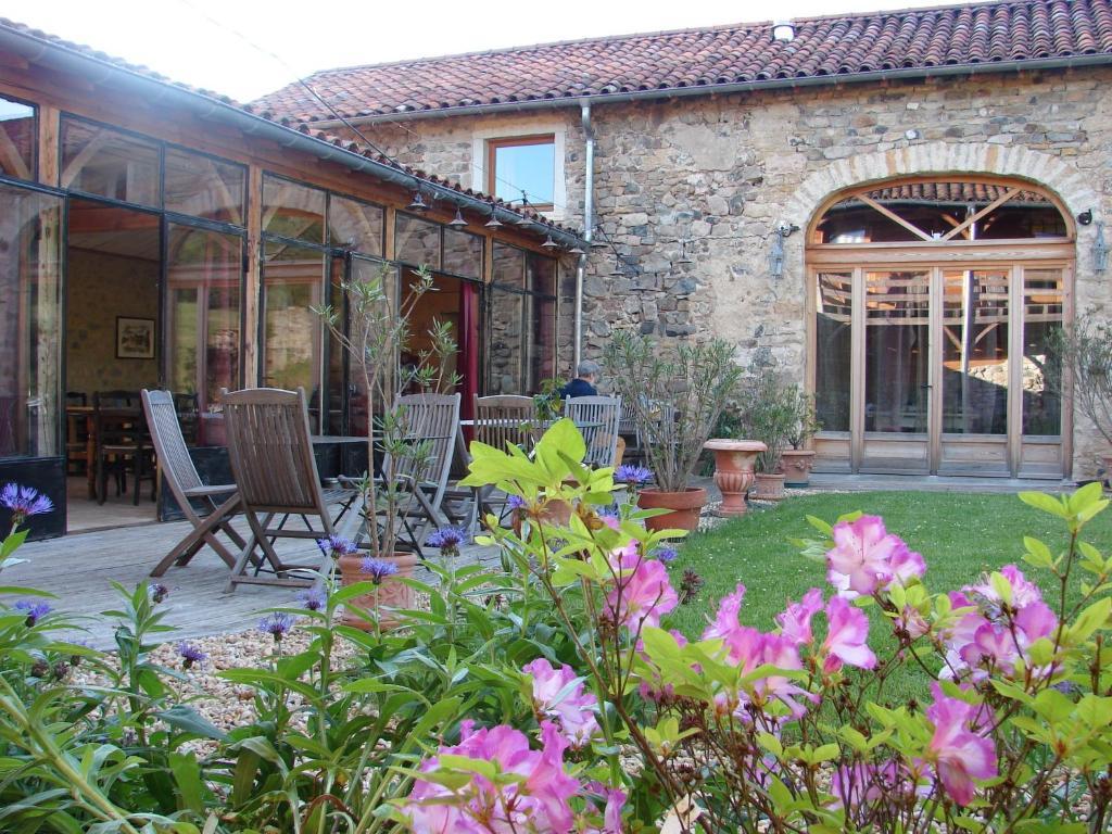 La Pierre Folle Chambres D'Hotes Cluny Exterior photo